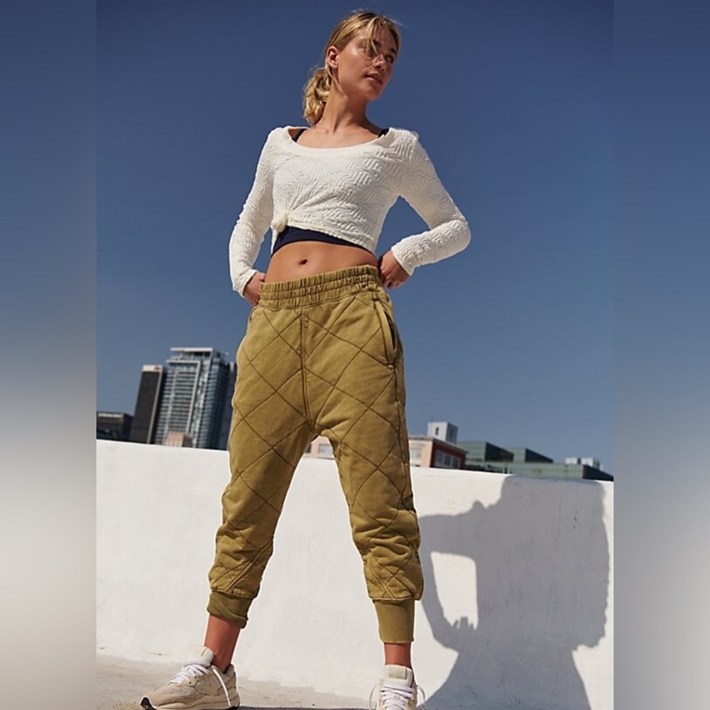 NWOT Free People Junebug Jogger Quilted: Olive green size M